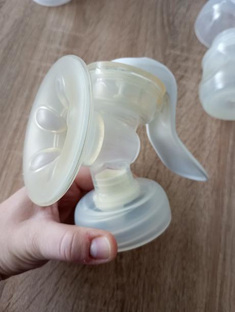 2x odsávačka mlieka s príslušenstvom, 