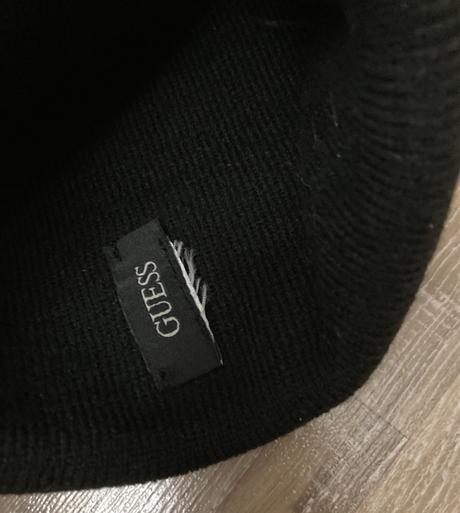 Krásna guess čiapka ako nová, guess