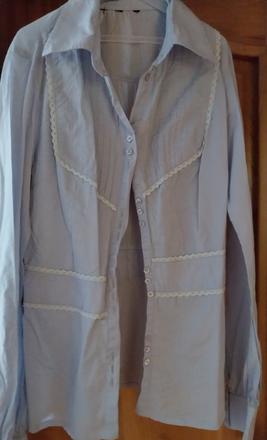 Bledomodrá blúzka s čipkovanou krajkou, 152