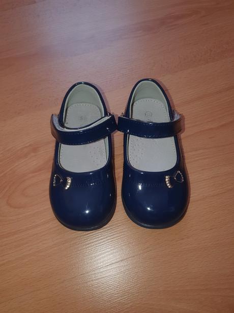 Topánky lakovky, 23