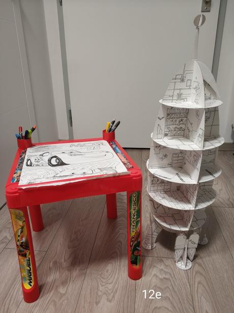 26de_stolik na kreslenie s omalovankami, 