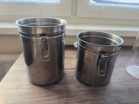 Dózy kuchynské sklené a nerezové,