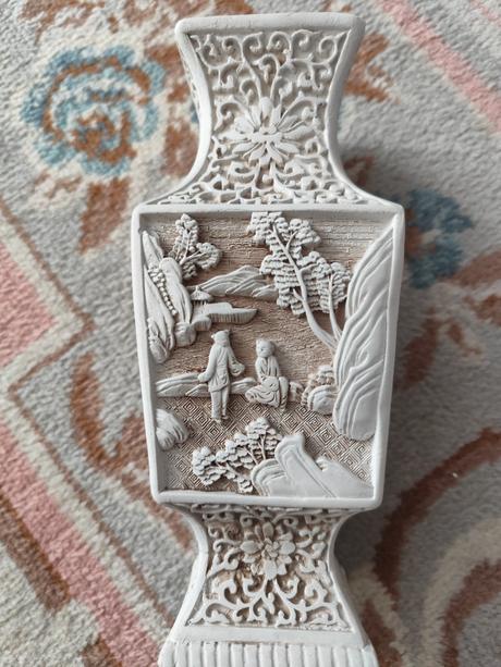 Váza s čínskym vzorom a popolník, 