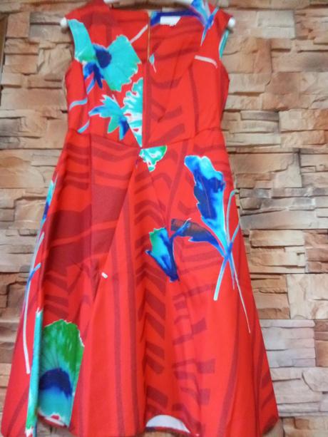 Spoločenské šaty closed, 56