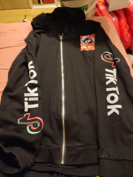 Mikina tik tok, 