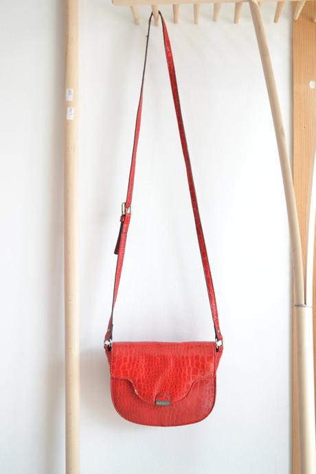 Červená kabelka, mango