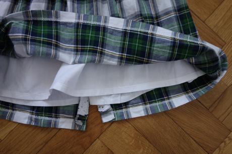 Kárované šaty, 92