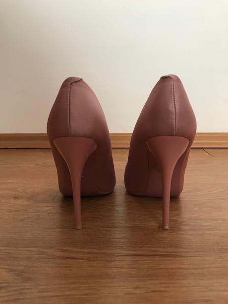 Ružové lodičky, 38