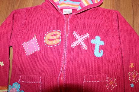 Svetrík s nášivkami, next,110