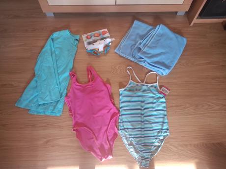 Nenosené plavky a plavecké okuliare speedo, 152