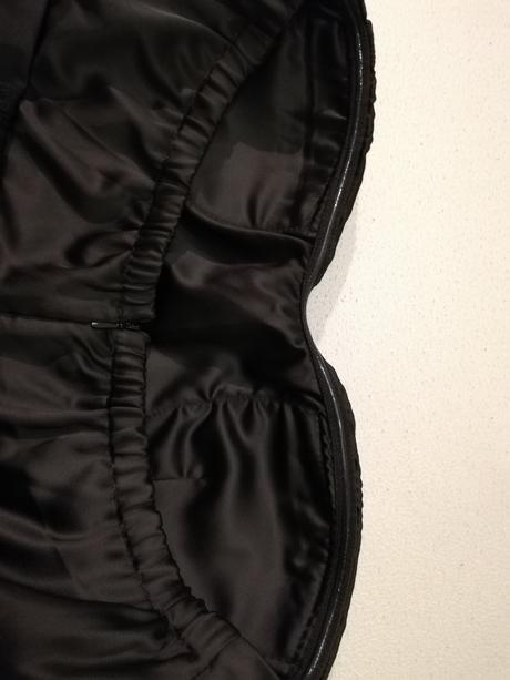 Satenove čierne elegantne šaty, 40