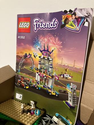Lego friends - veľké preteky,