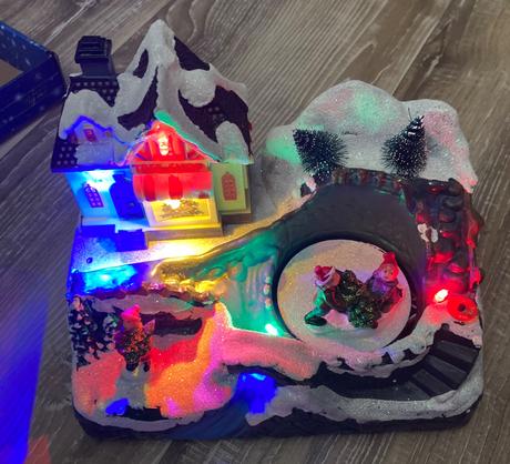 Krásna svietiaca zimná vianočná dekorácia, 