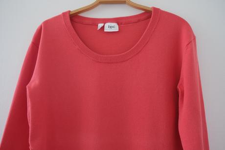 Jahodovo červený pulóver, 40