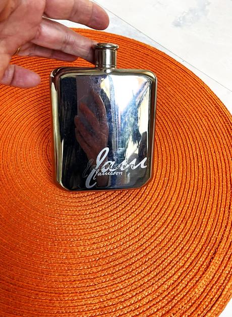 Vrecková fľaša na whiskey (ploskačka), 