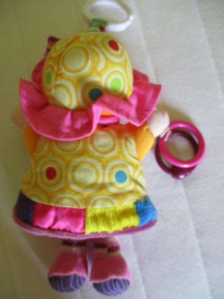 Bábika na zavesenie s hrkálkami lamaze, 