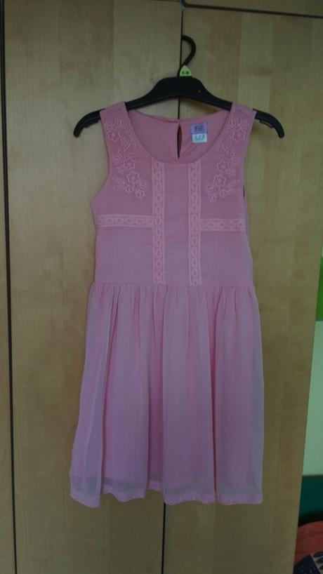 Krásne šaty - nenosené, boli iba oprané, f&f,134