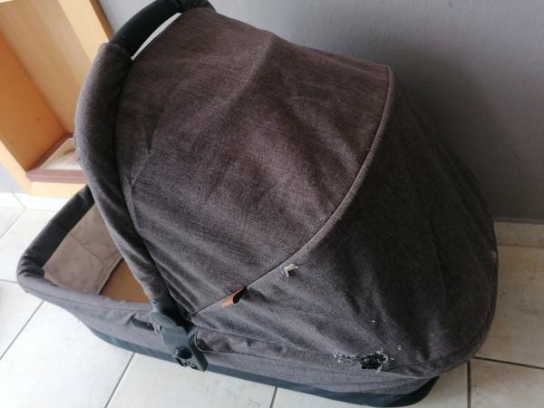 Zháňam náhradnú striešku na kočík Petite and Mars.