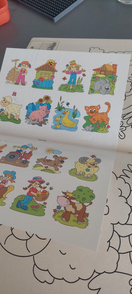 Darujem k nákupu maľovanie s nálepkami,