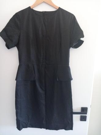 Šaty s volanikmi, 42