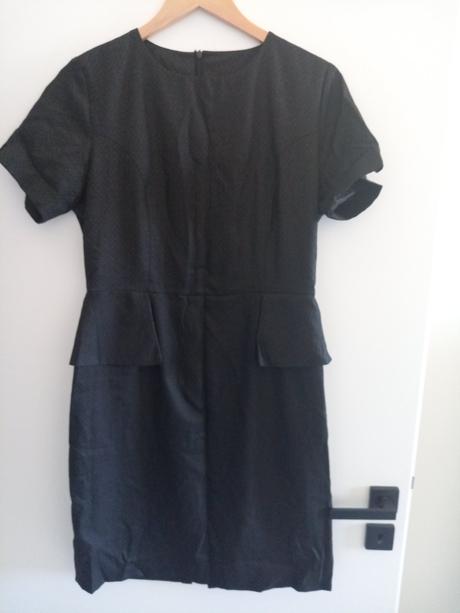 Šaty s volanikmi, 42