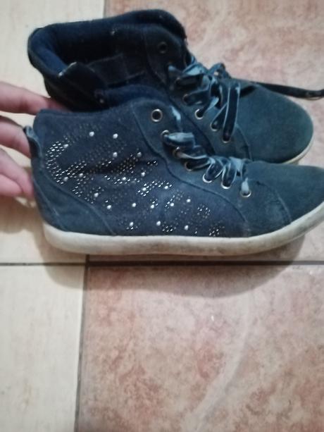 Dievčenske tenisky, 33