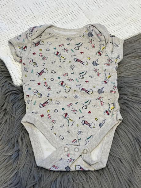 Chlapčenské body a dinosarami primark (68), primark,68