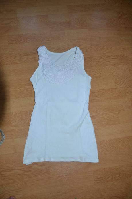 Biele tielko s 3d kvetmy, m