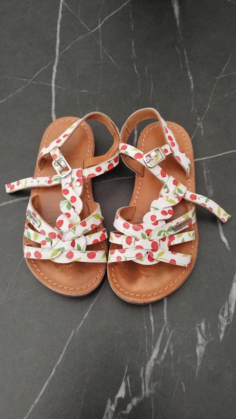Sandálky čerešničkové, 28