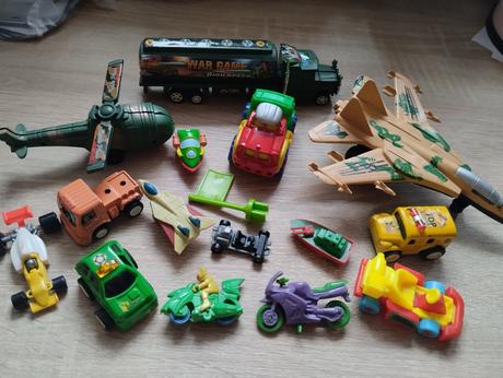 Mix hračiek,