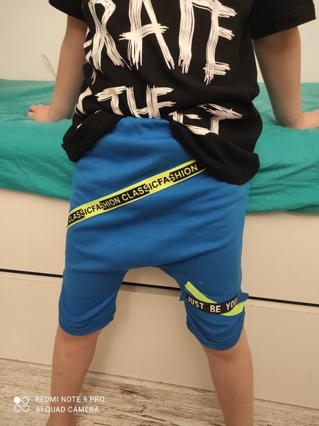 Kralovske modre kratasy neon 104/110, 104