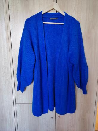 Modrý kardigán s balónovými rukávmi, s