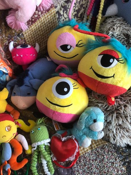 Milé plyšové hračky, interaktívne aj hrkálky, 