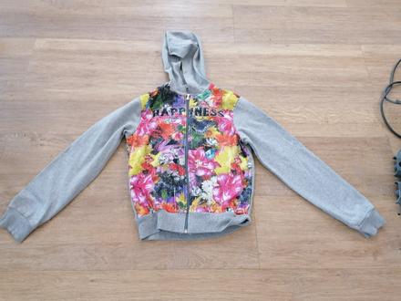 Mikina s aplikáciami, 146