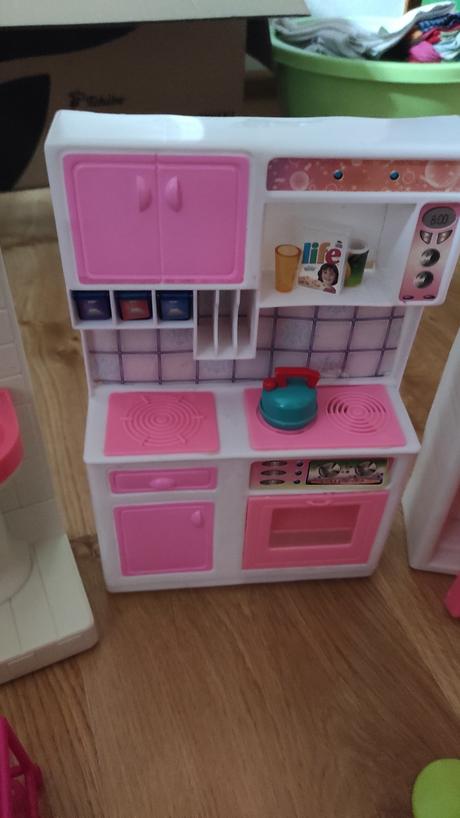 Barbie nábytok + bábiky barbie, 