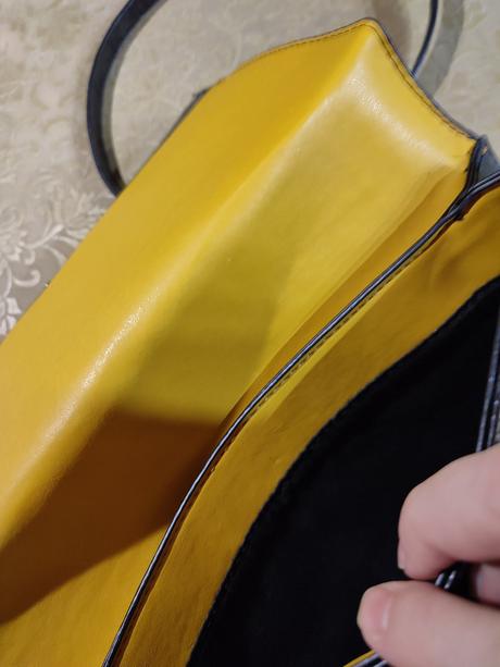 Kabelka čierno žltá, 