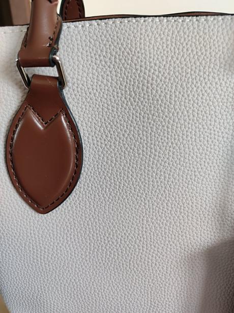 Dámska kožená kabelka, 