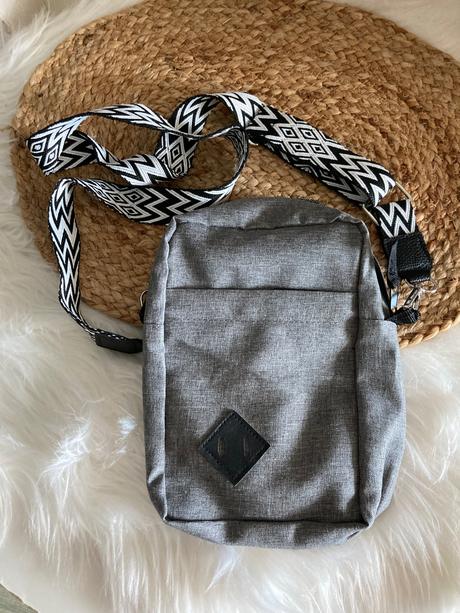 Sivá crossbody taška,