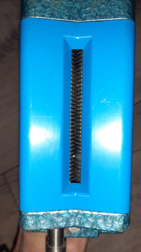 Retro strojček na rezance,
