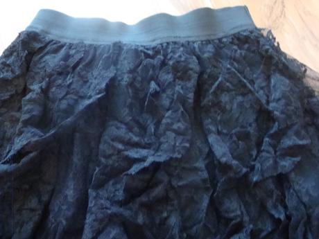 Sukňa čipkovaná čierna, s