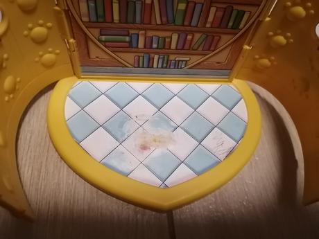 Malá knižnica na hranie pre mini bábiky,