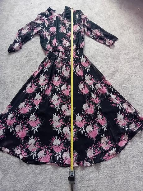 Šifónové šaty, 42