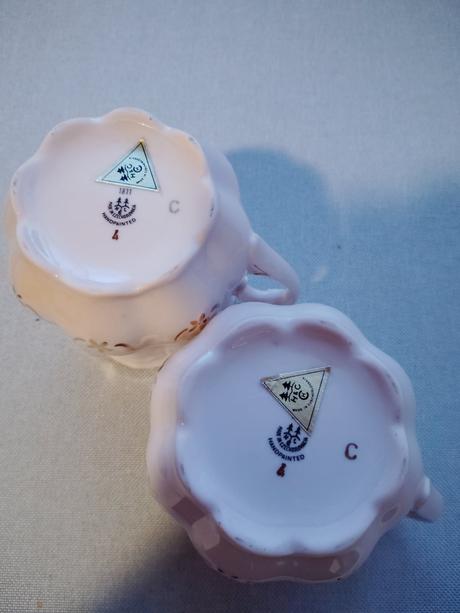 Hrnčeky z ružového porcelánu,