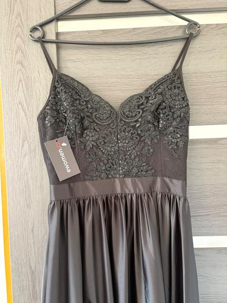 Čierne spoločenské šaty, s