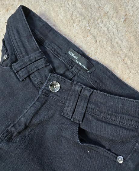 Monday cierne rifle, 36