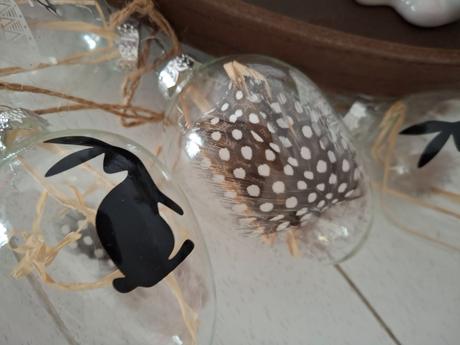 5ks prekrasne sklene vajicka vo vnutri s pierkami, 