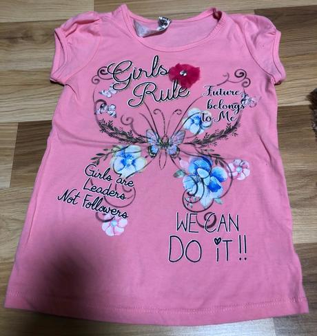 Tričko s motýľmi a kvetmi, 128