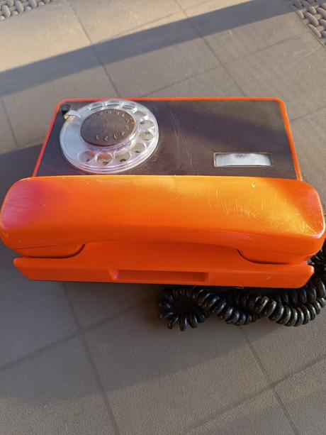 Retro telefón,