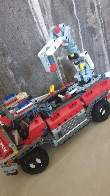 Skladačka - letiskové požiarne auto, 