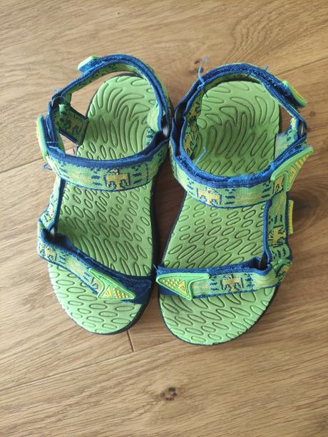 Sandálky, 27